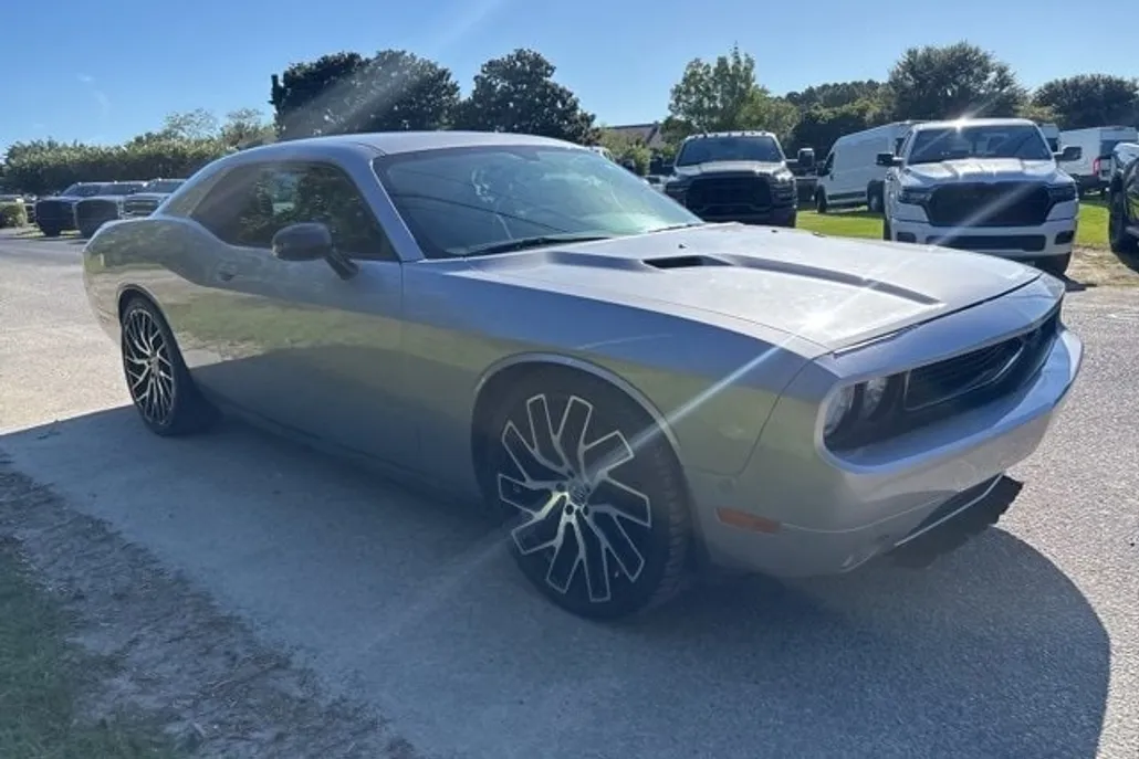 2014 Dodge Challenger R/T photo 1