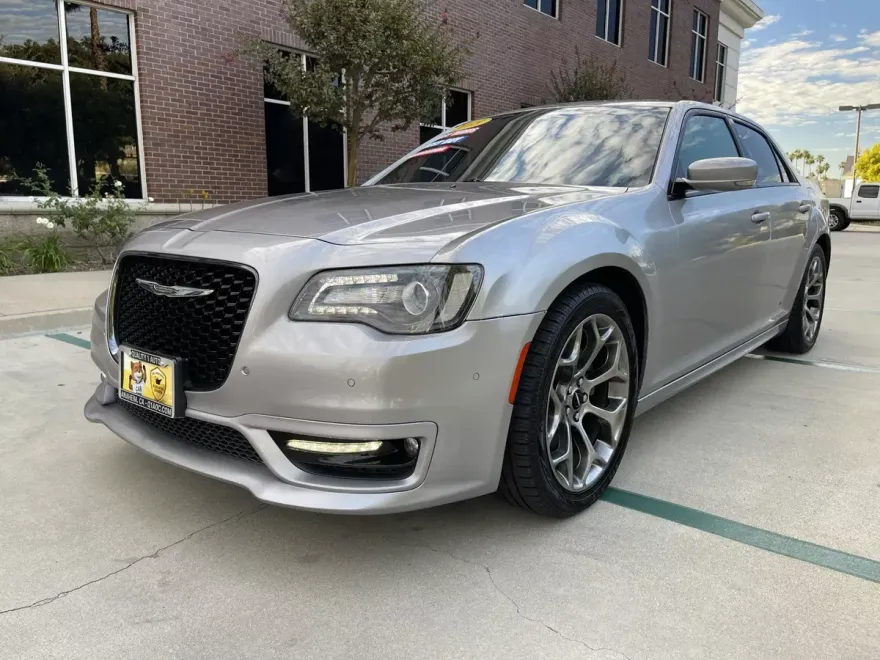 2018 Chrysler 300 S photo 1