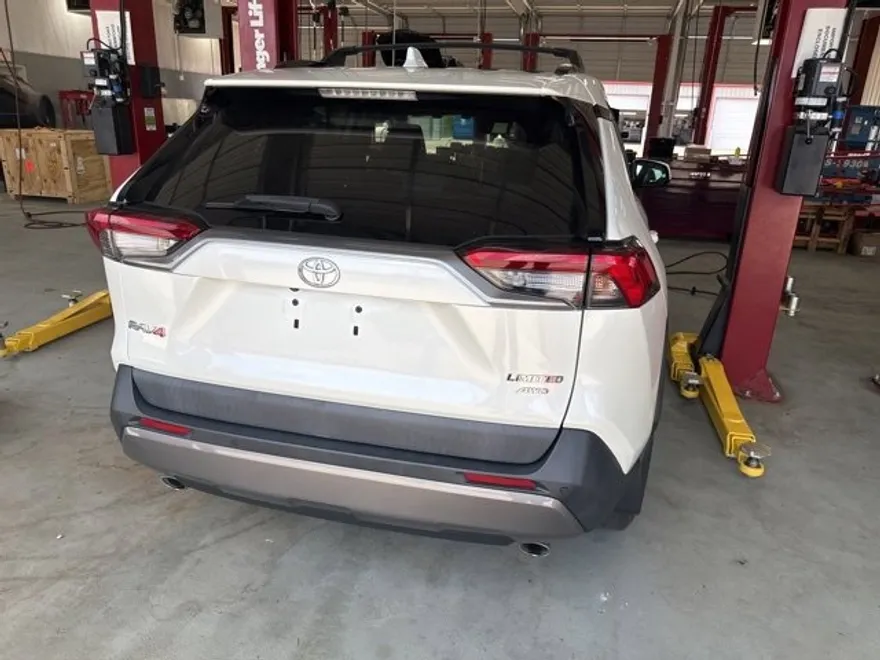 2019 Toyota RAV4 Limited photo 1