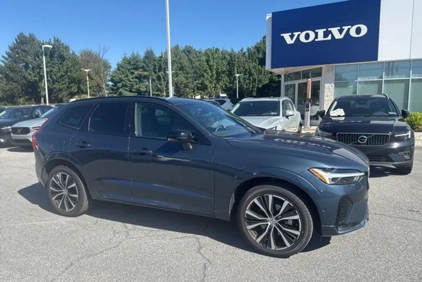 2024 Volvo XC60 B5 Plus photo 1