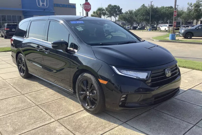 2023 Honda Odyssey Sport photo 1