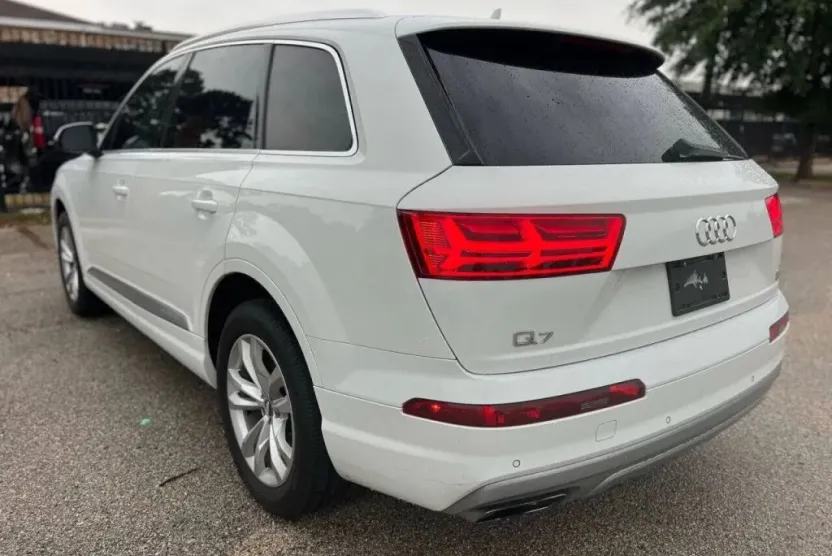 2017 Audi Q7 3.0T Premium Plus photo 1