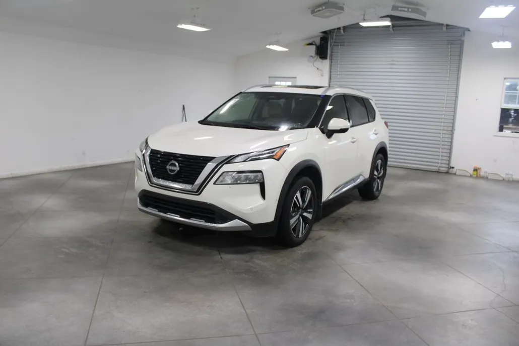 2023 Nissan Rogue Platinum photo 1