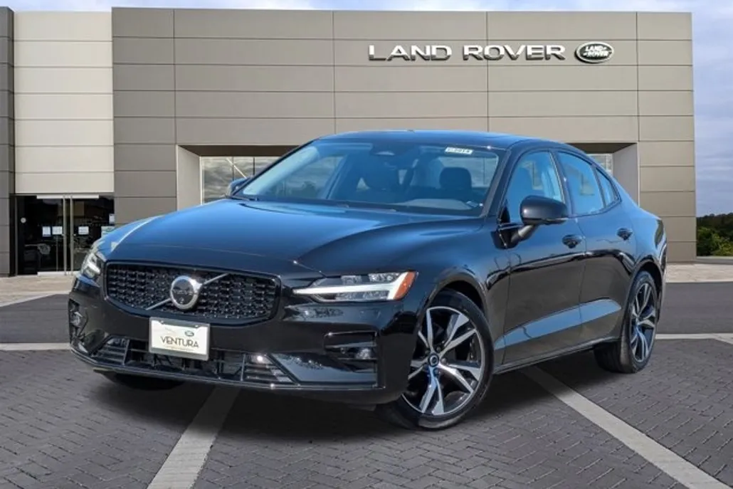 2025 Volvo S60 Plus photo 1