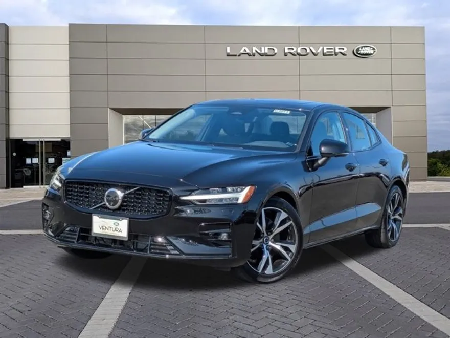 2025 Volvo S60 Plus photo 1
