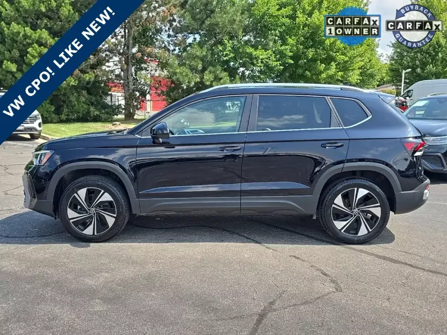 2025 Volkswagen Taos SE photo 1