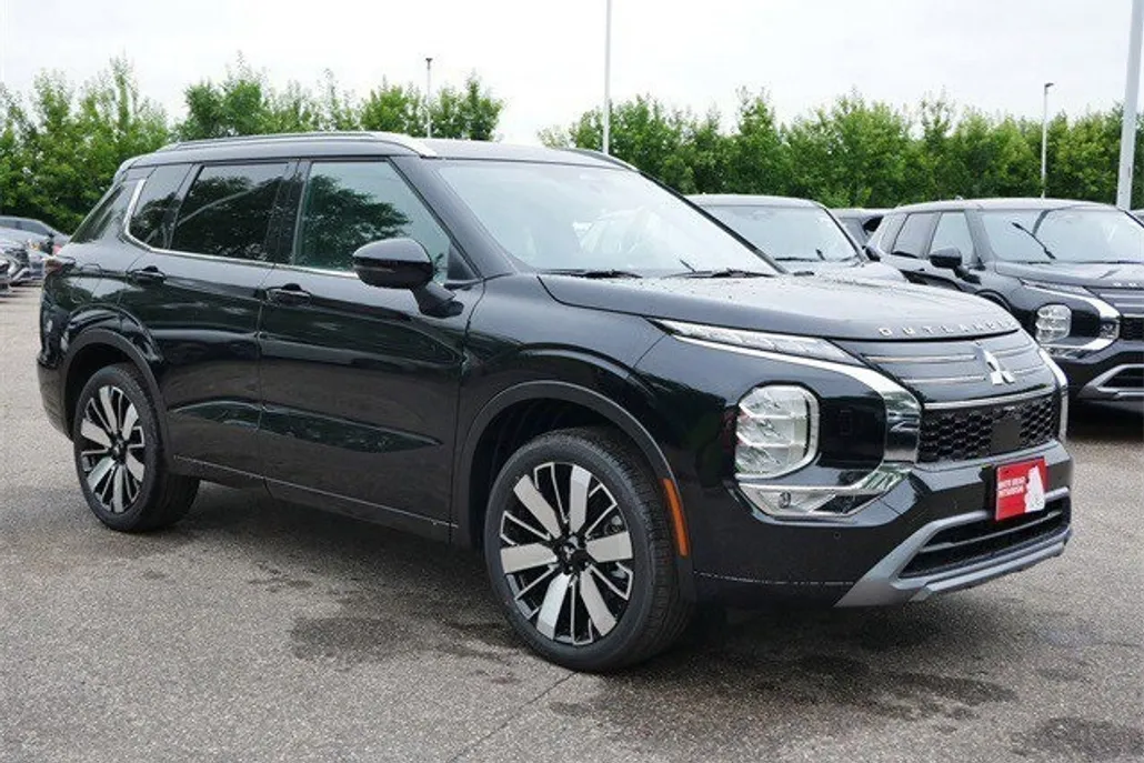 2025 Mitsubishi Outlander SEL photo 1