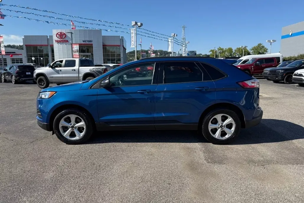 2023 Ford Edge SE photo 1