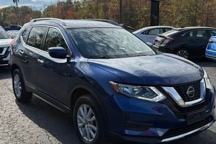 2019 Nissan Rogue SV photo 1