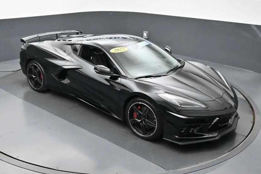 2025 Chevrolet Corvette Stingray 2LT photo 1