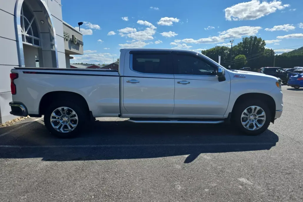 2023 Chevrolet Silverado 1500 LTZ photo 1