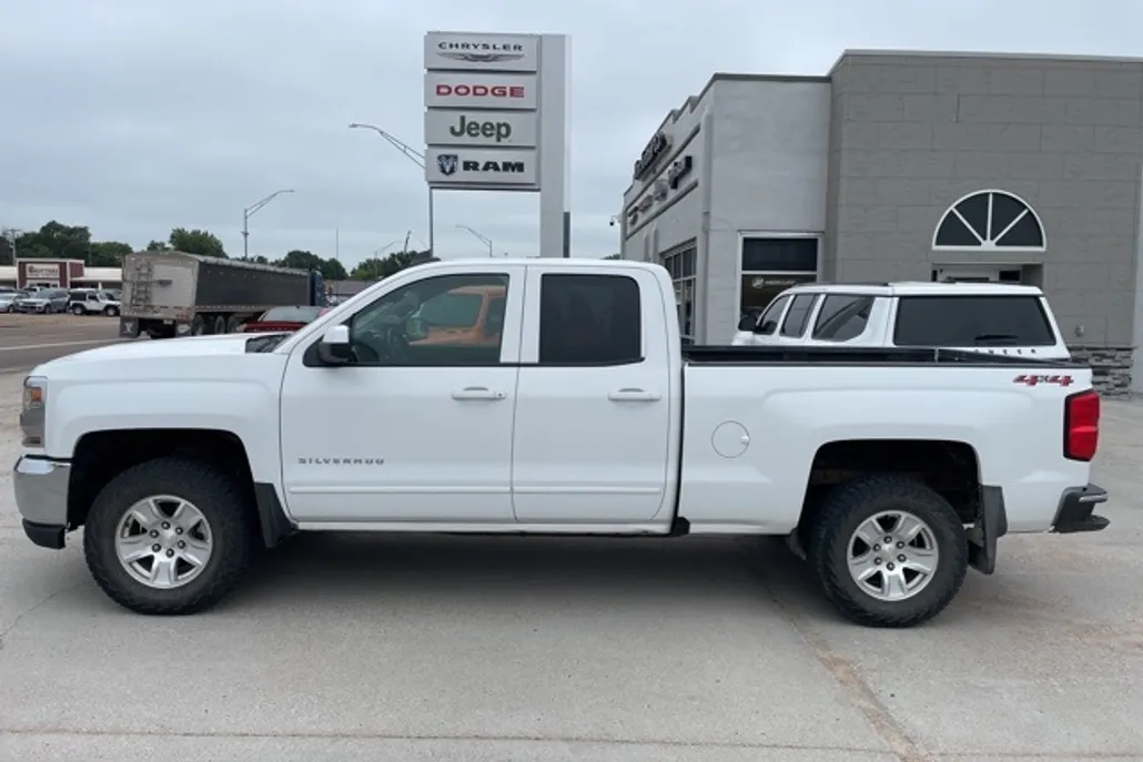 2018 Chevrolet Silverado 1500 LT photo 1