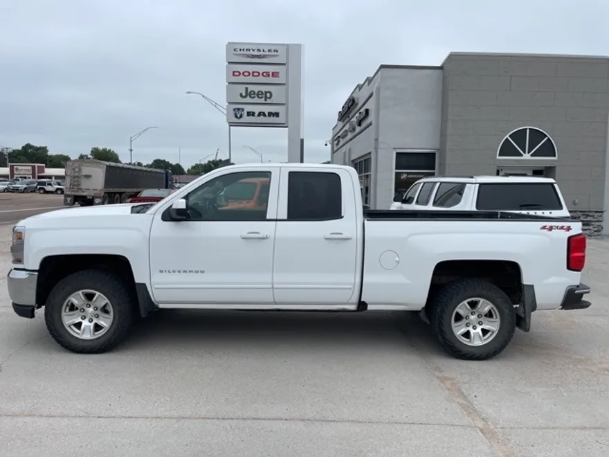 2018 Chevrolet Silverado 1500 LT photo 1
