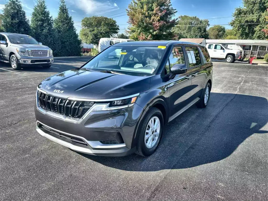 2023 Kia Carnival LX photo 1