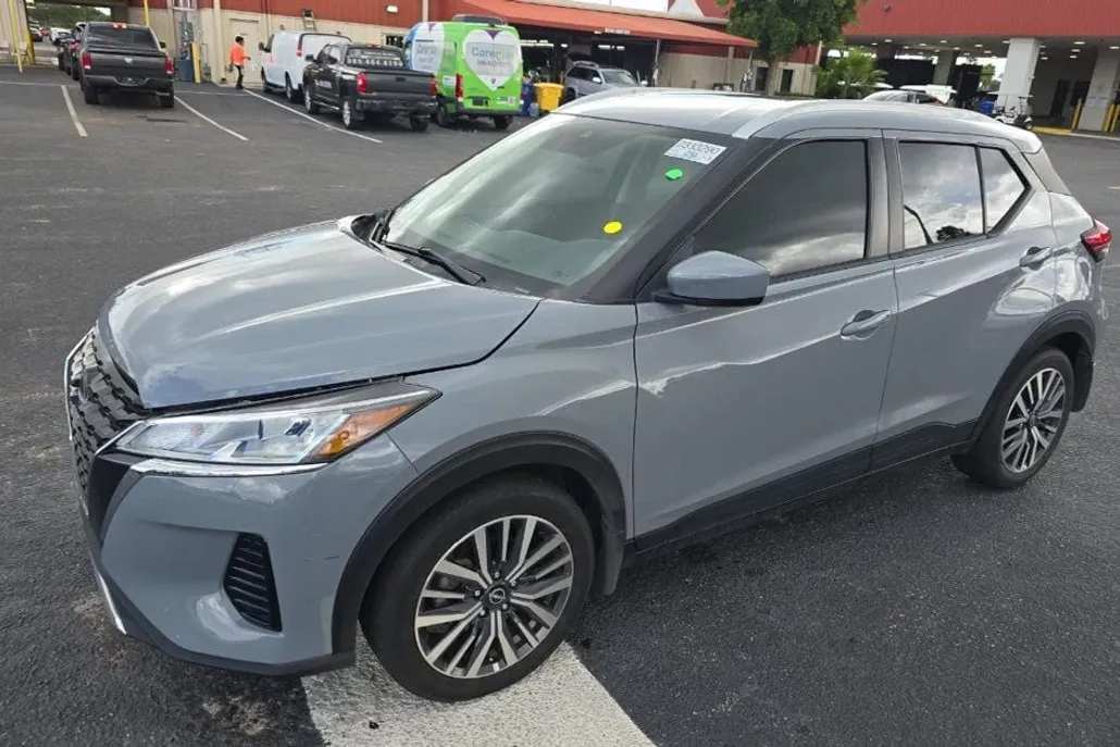 2022 Nissan Kicks SV photo 1