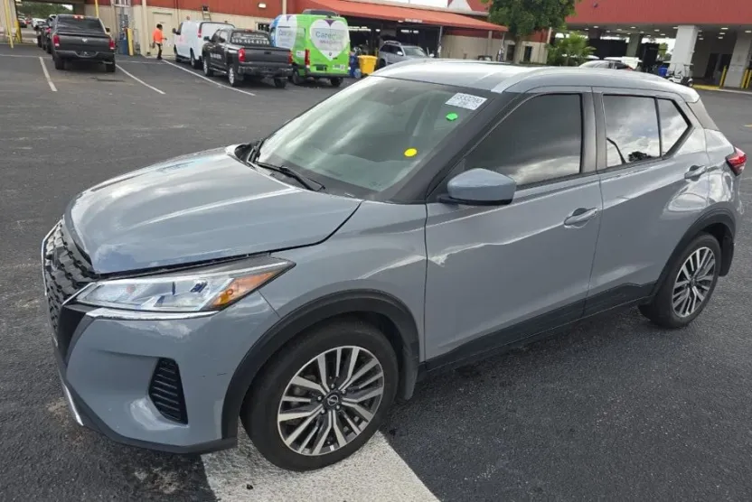 2022 Nissan Kicks SV photo 1