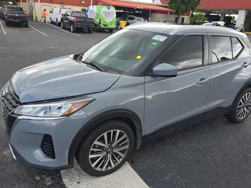 2022 Nissan Kicks SV photo 1