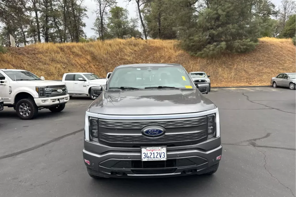 2023 Ford F-150 Lightning Lariat photo 1