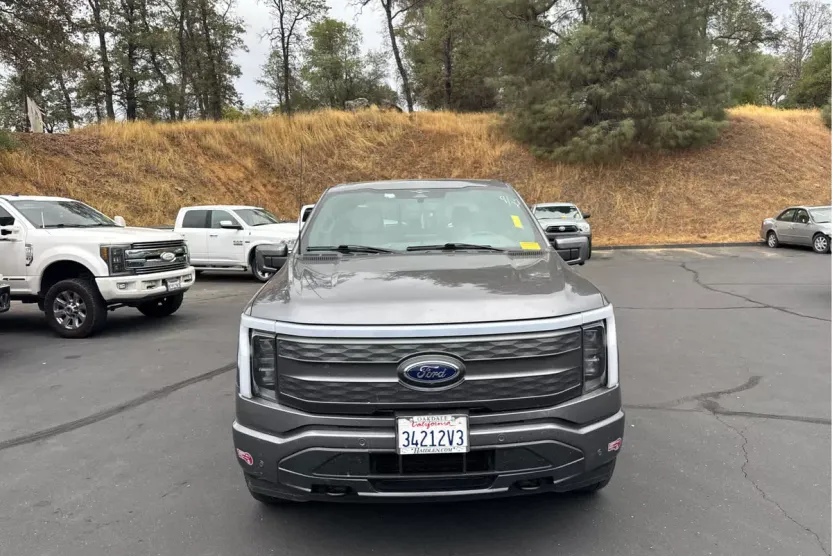 2023 Ford F-150 Lightning Lariat photo 1