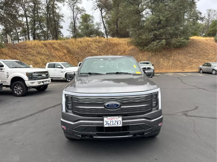 2023 Ford F-150 Lightning Lariat photo 1