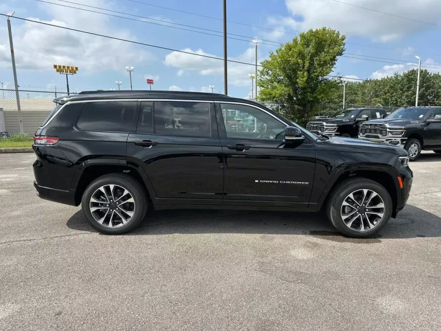 2025 Jeep Grand Cherokee Overland photo 1