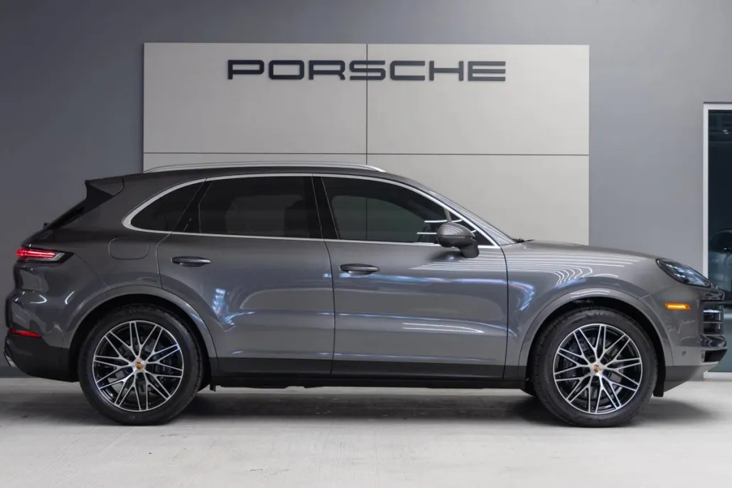 2025 Porsche Cayenne photo 1