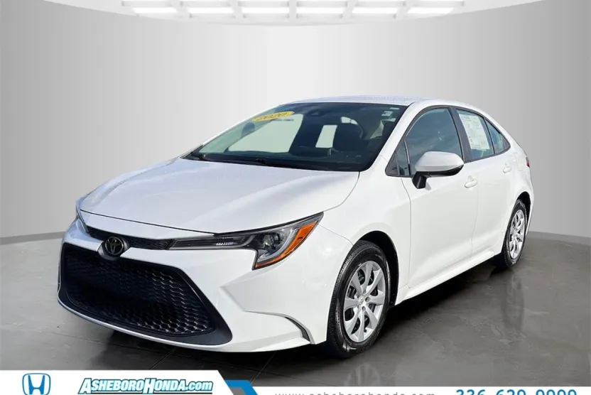 2020 Toyota Corolla LE photo 1