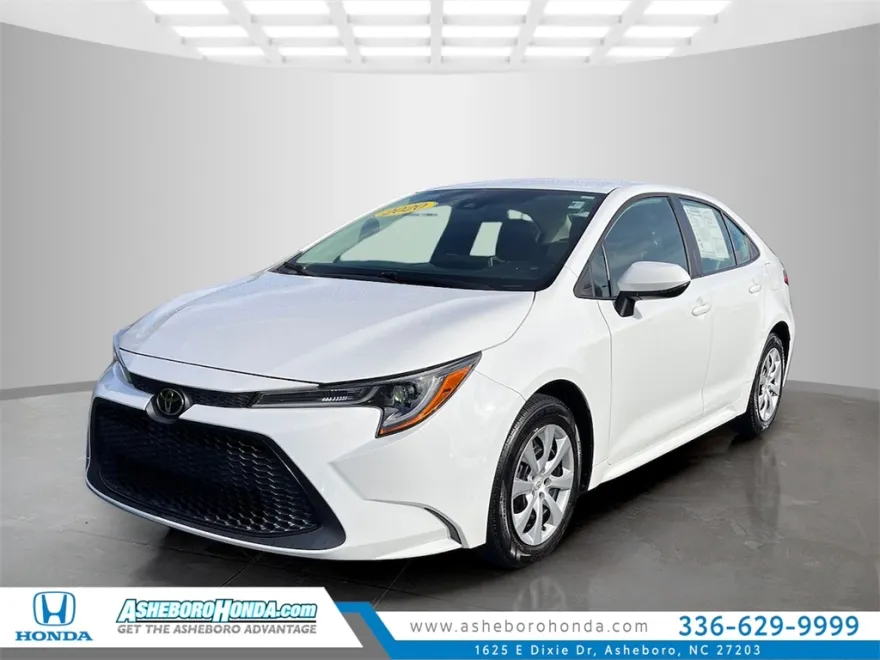 2020 Toyota Corolla LE photo 1