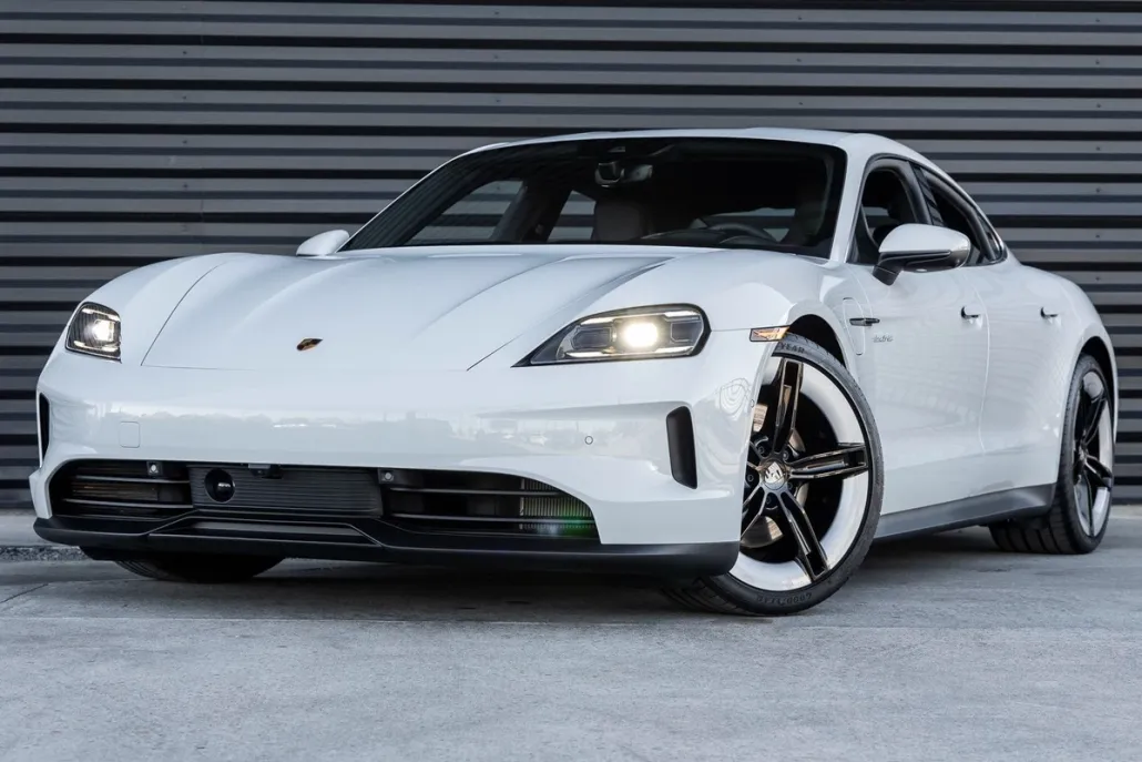 2025 Porsche Taycan 4S photo 1