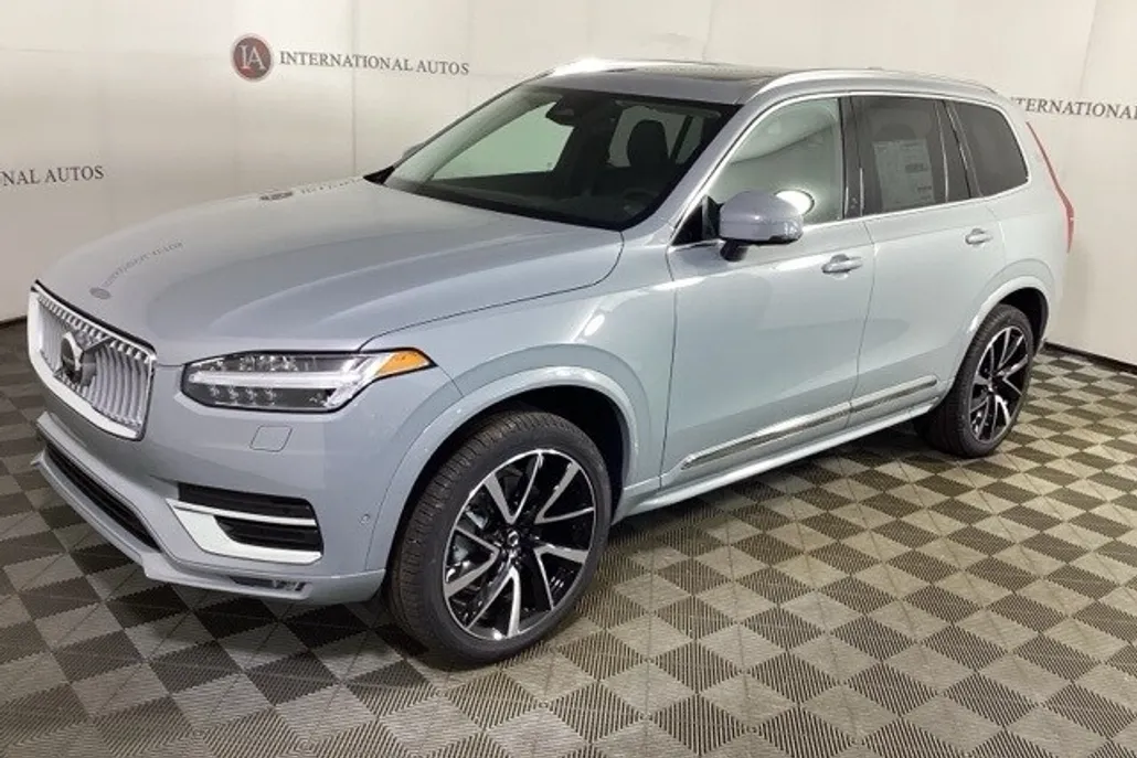 2025 Volvo XC90 Plus photo 1