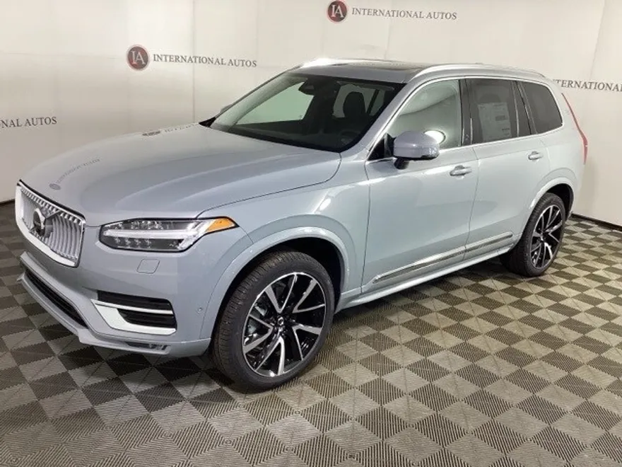 2025 Volvo XC90 Plus photo 1
