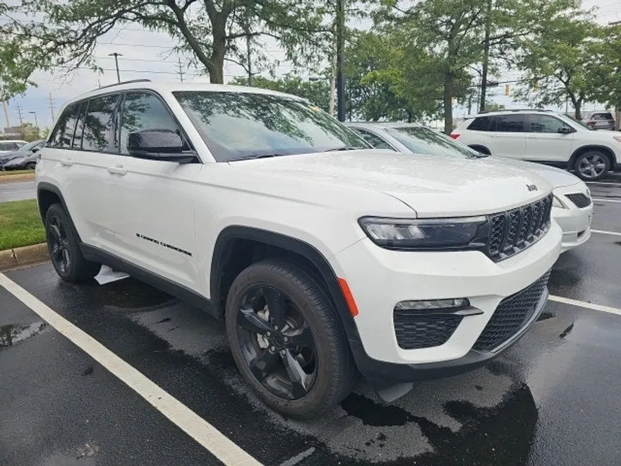 2023 Jeep Grand Cherokee Limited photo 1
