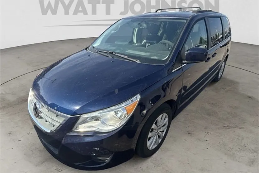 2014 Volkswagen Routan SE photo 1
