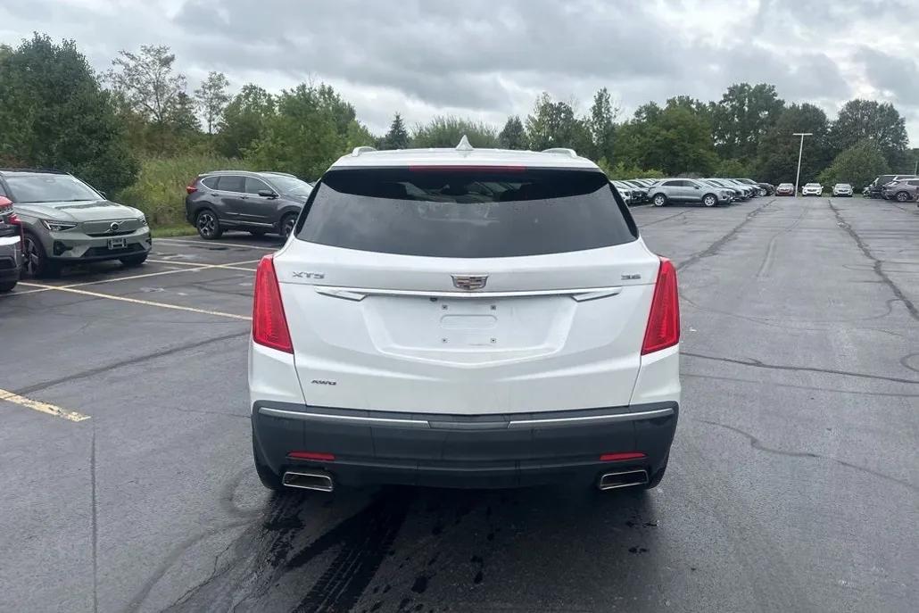 2018 Cadillac XT5 Premium Luxury photo 1