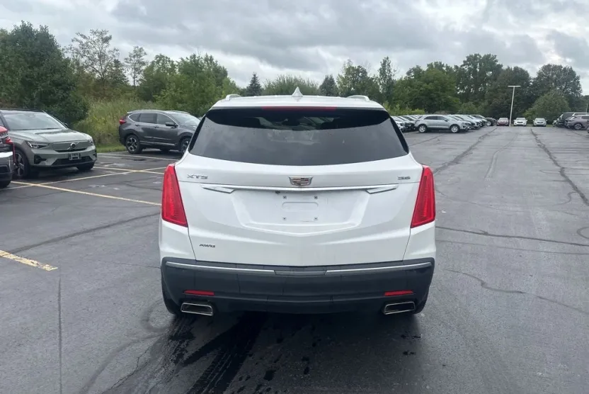 2018 Cadillac XT5 Premium Luxury photo 1