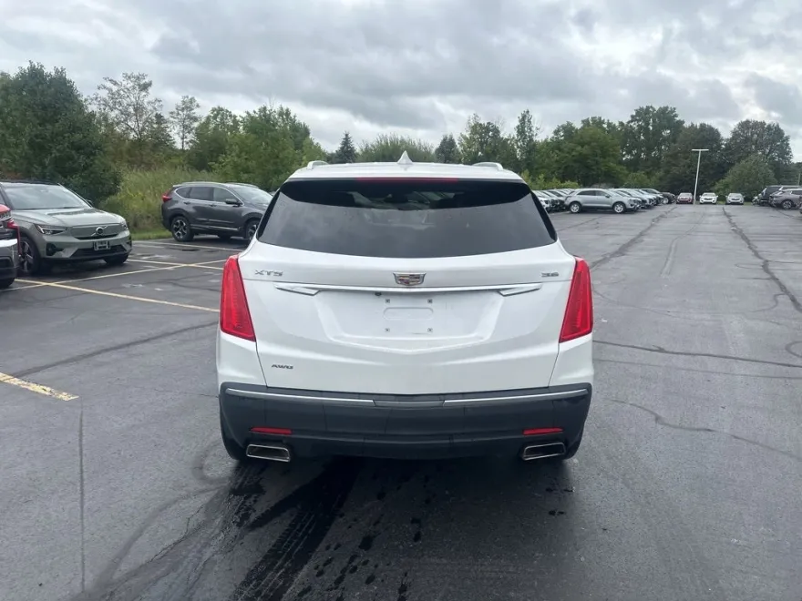 2018 Cadillac XT5 Premium Luxury photo 1