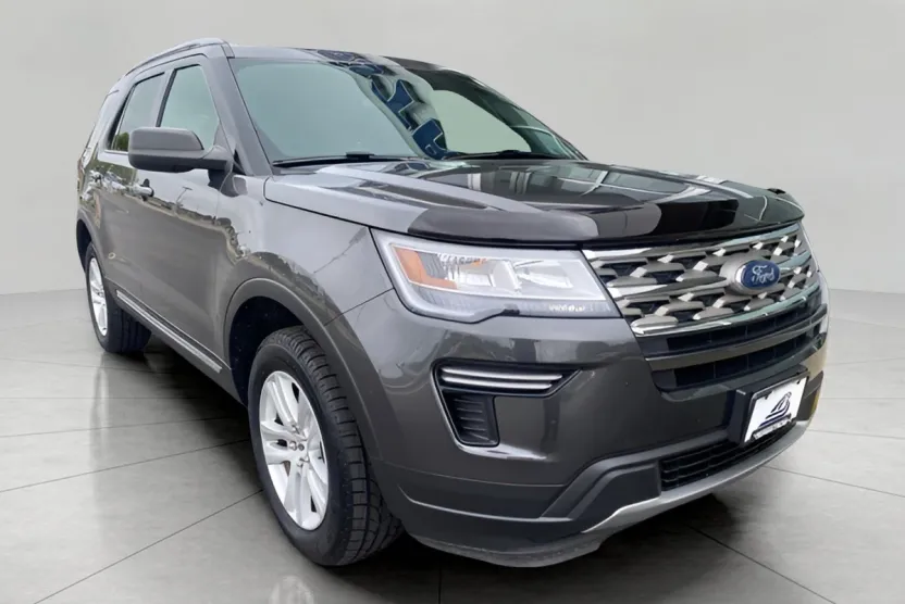2019 Ford Explorer XLT photo 1