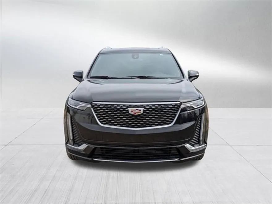2025 Cadillac XT6 Luxury photo 2