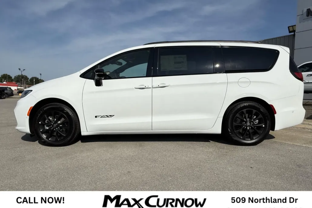 2025 Chrysler Pacifica photo 1