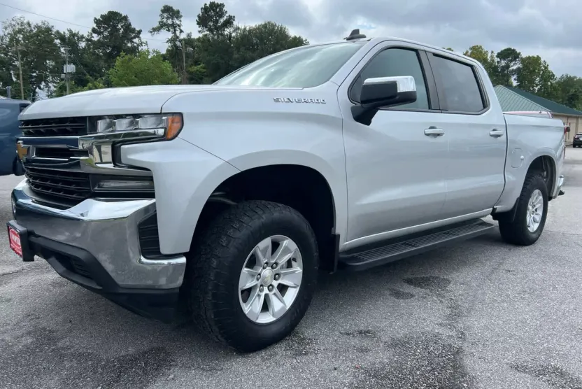 2020 Chevrolet Silverado 1500 LT photo 1