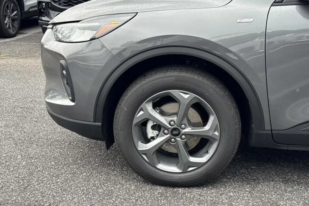2026 Ford Escape Hybrid ST-Line Select photo 1