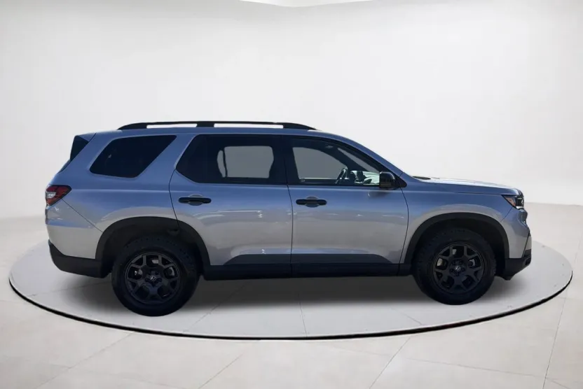 2025 Honda Pilot TrailSport photo 1