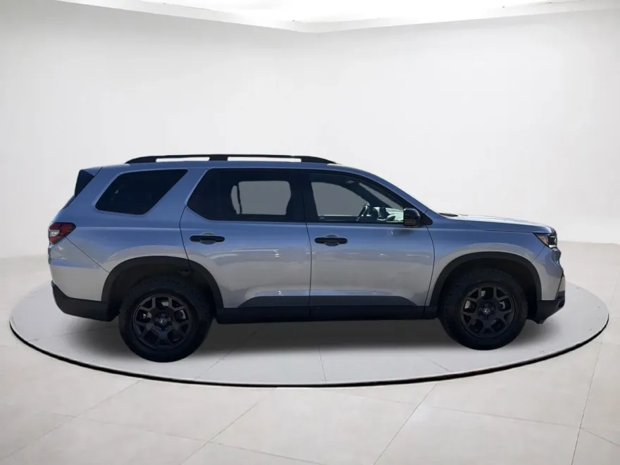 2025 Honda Pilot TrailSport photo 1