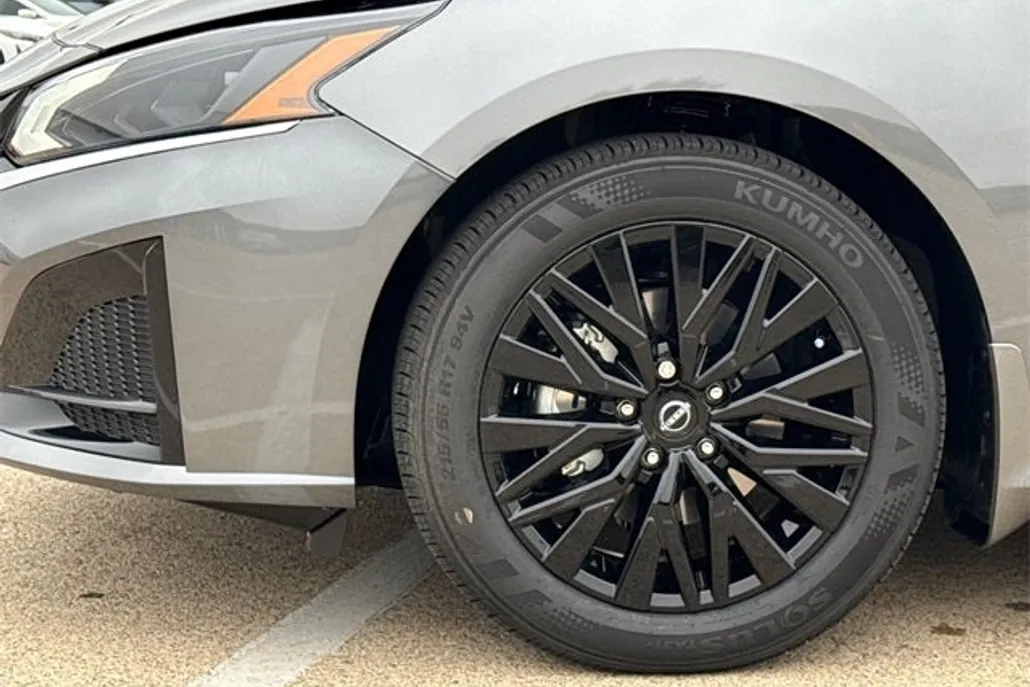 2025 Nissan Altima 2.5 SV photo 1