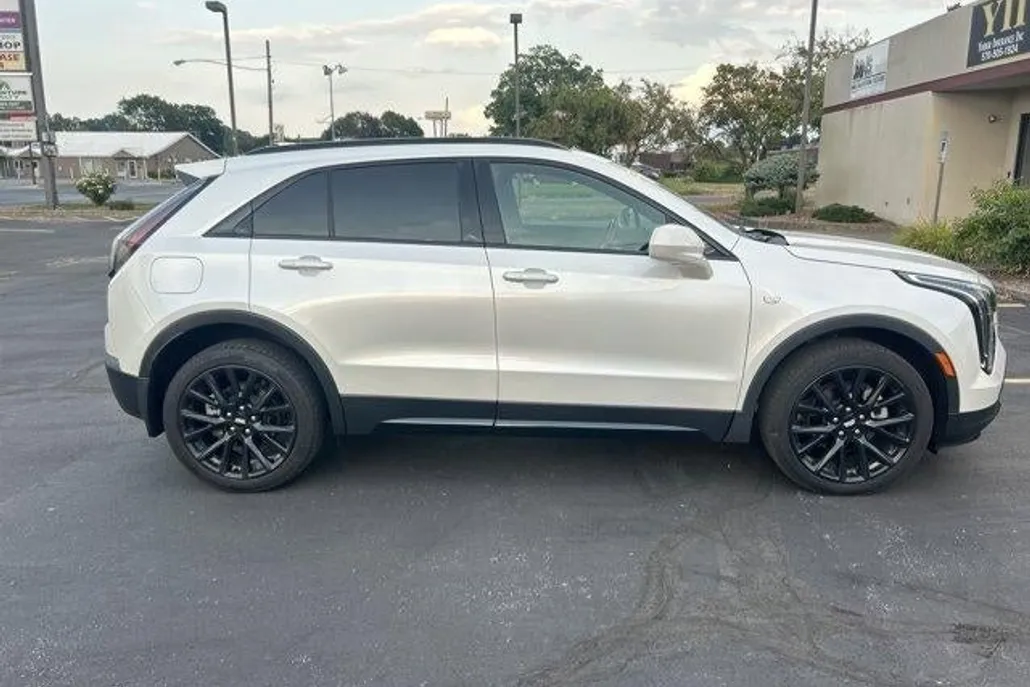 2019 Cadillac XT4 Sport photo 1