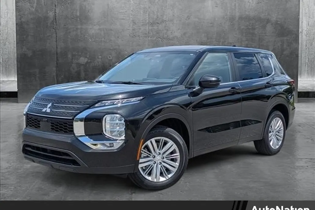 2024 Mitsubishi Outlander ES photo 1