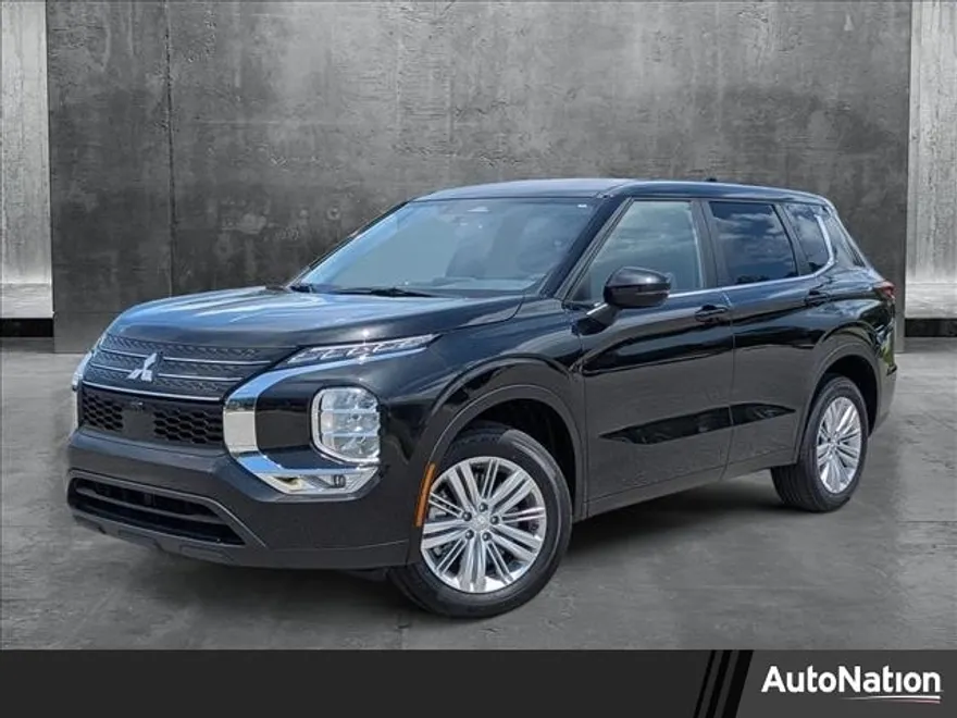 2024 Mitsubishi Outlander ES photo 1