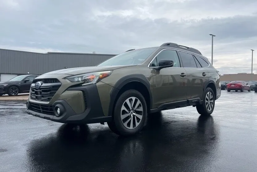 2023 Subaru Outback Premium photo 1