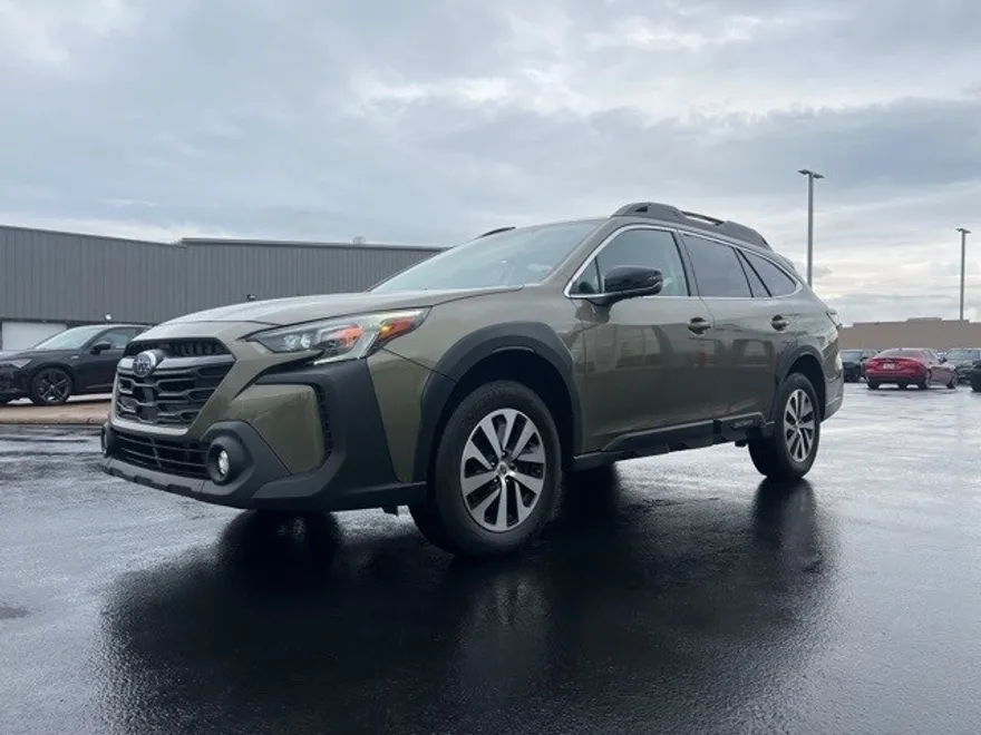 2023 Subaru Outback Premium photo 1