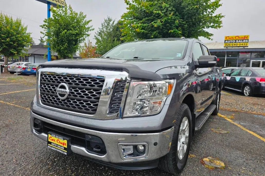 2018 Nissan Titan SV photo 1